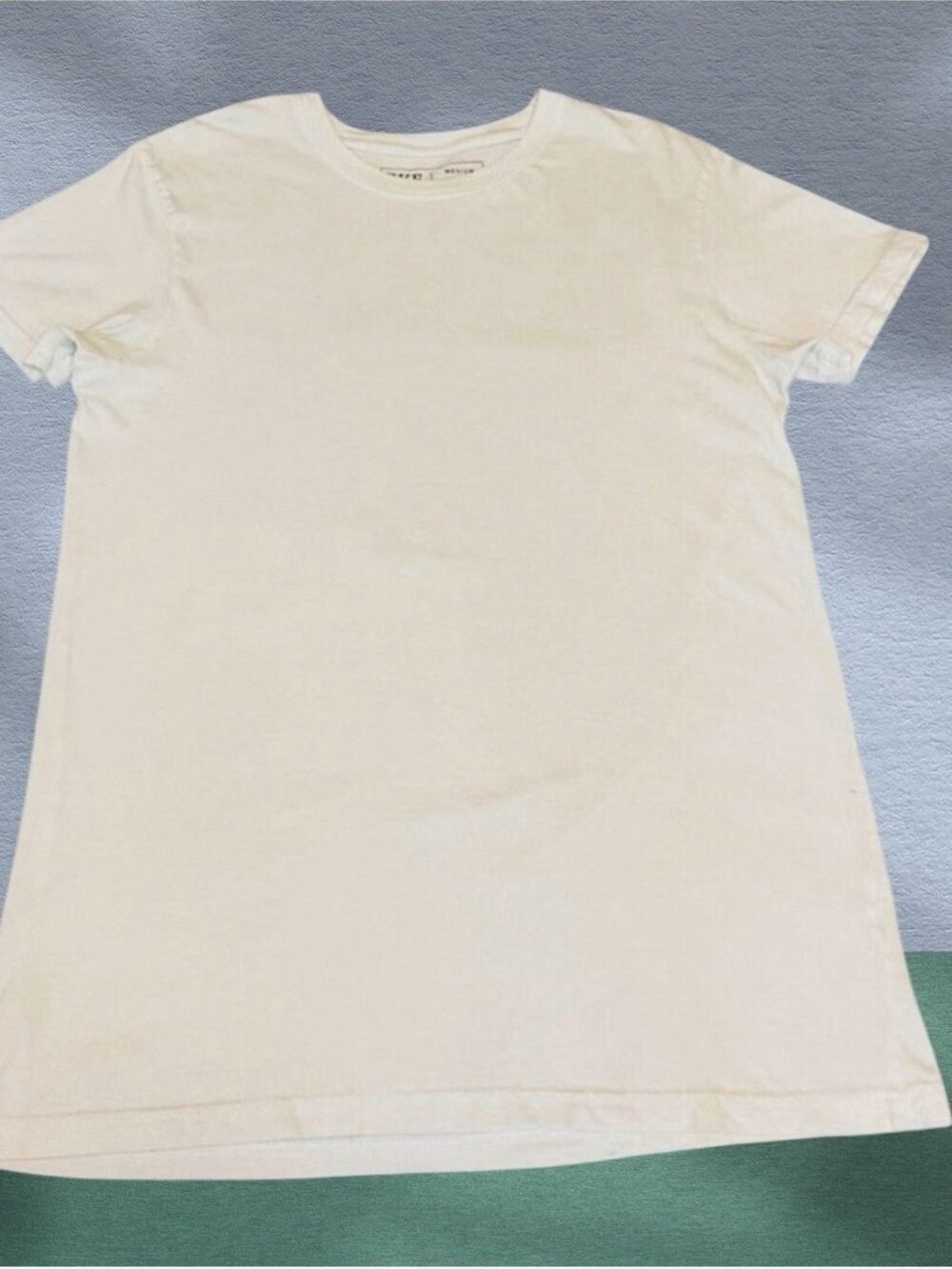 BKE White Classic Staple T-Shirt Size Medium